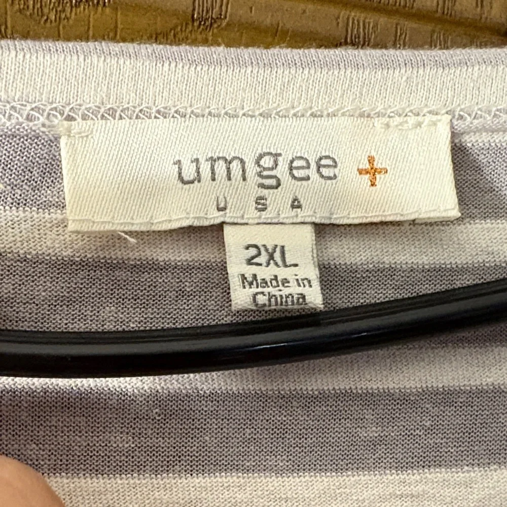 Umgee Floral V-Neck Blouse with Yellow Sleeves - Picture 2 of 8